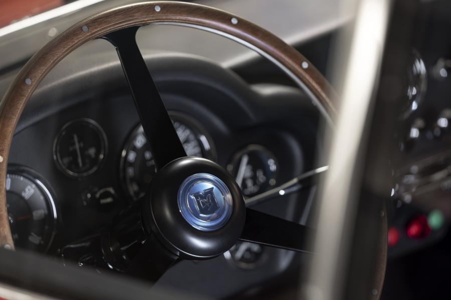 Панель приборов Aston Martin DB4 GTZ Continuation 2019 года  (фото 9 из 39)